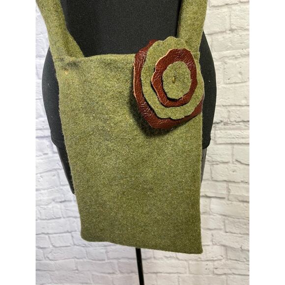 Crossbody bag handmade one of a kind, leather flower - Picture 2 of 4